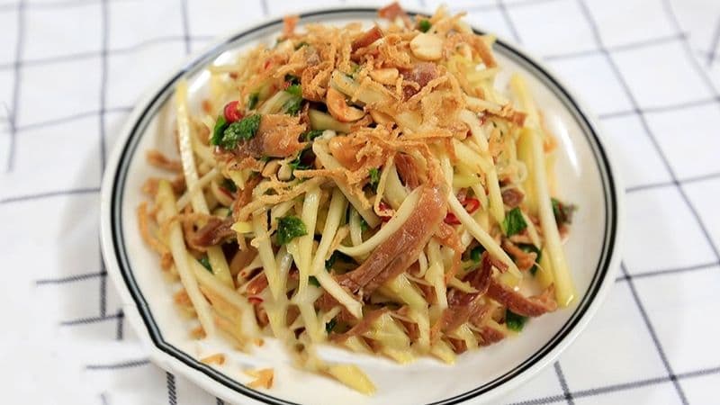 Gỏi xoài khô mực: Hương vị dân dã Nam Bộ và bí quyết sức khỏe